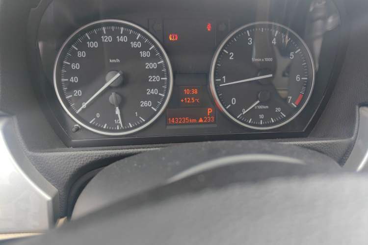 Used BMW 3 Series 2010 320i Sport Edition Odometer Close Up