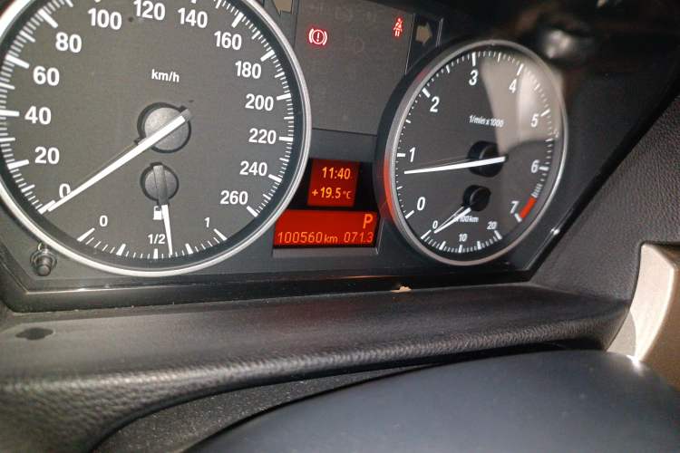 Used BMW 3 Series 2010 320i Luxury Model Odometer Close Up