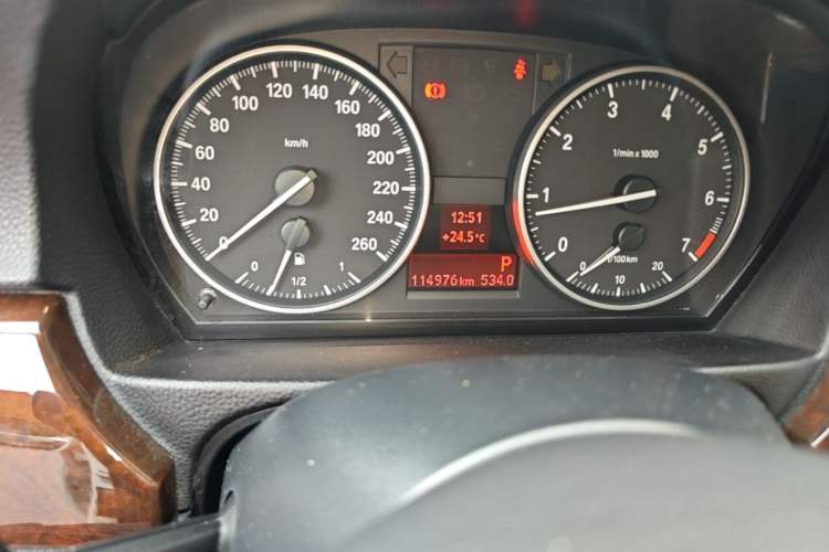 Used BMW 3 Series 2010 320i Sport Edition Odometer Close Up