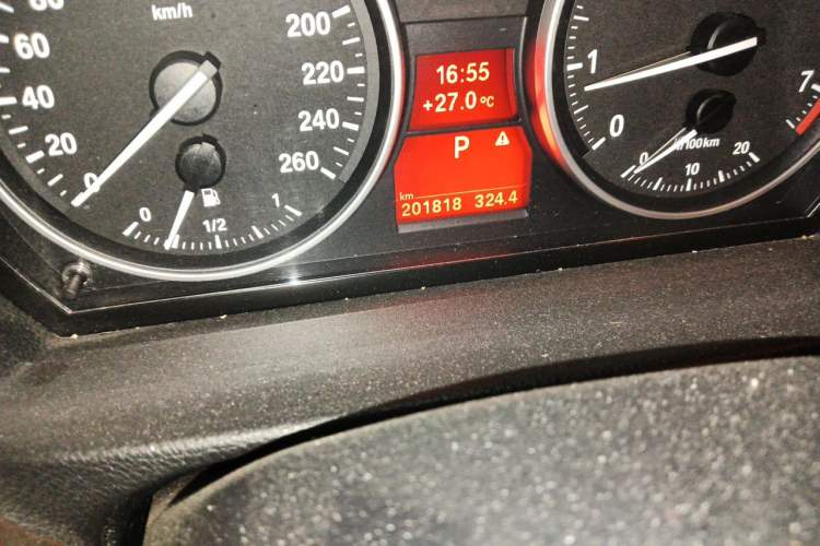 Used BMW 3 Series 2010 325i Luxury Model Odometer Close Up