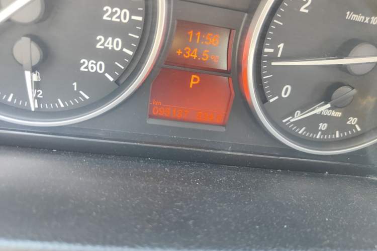 Used BMW 3 Series 2010 325i Luxury Model Odometer Close Up