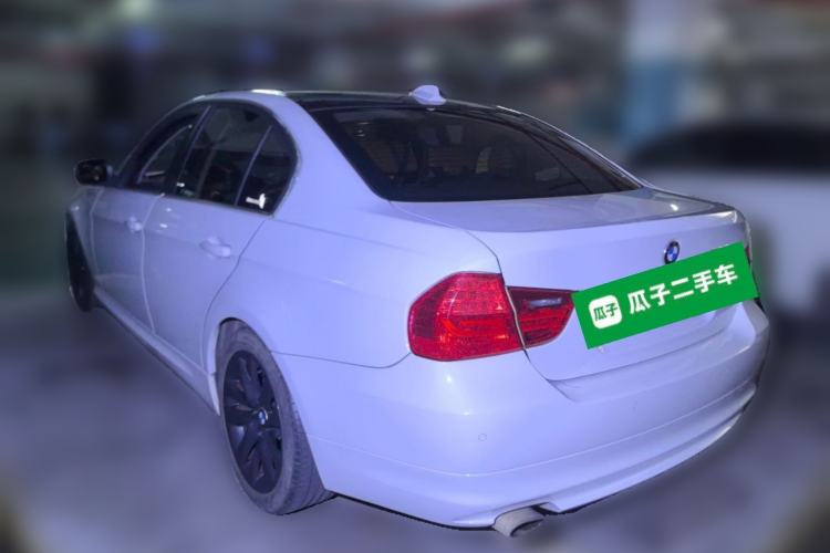 Used BMW 3 Series 2010 320i Luxury Model Rear Left 45 Deg
