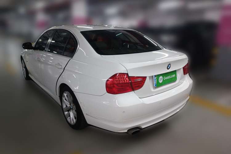 Used BMW 3 Series 2010 320i Luxury Model Rear Left 45 Deg