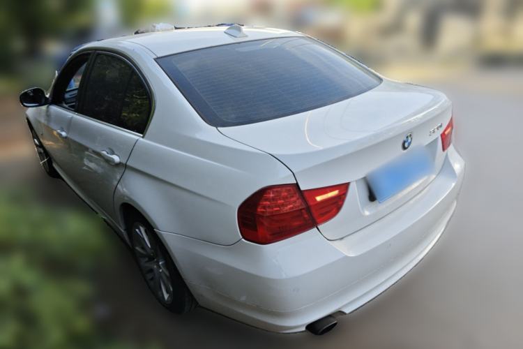 Used BMW 3 Series 2010 320i Luxury Model Rear Left 45 Deg