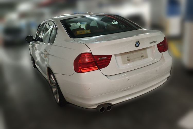 Used BMW 3 Series 2010 325i Luxury Model Rear Left 45 Deg