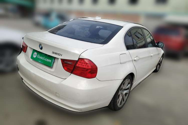 Used BMW 3 Series 2010 320i Luxury Model Rear Right 45 Deg