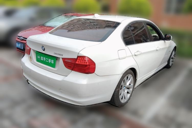 Used BMW 3 Series 2010 320i Luxury Model Rear Right 45 Deg