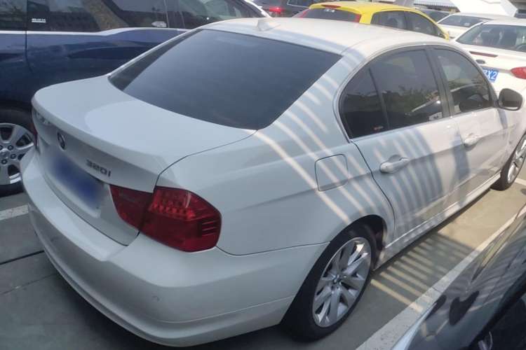 Used BMW 3 Series 2010 320i Luxury Model Rear Right 45 Deg