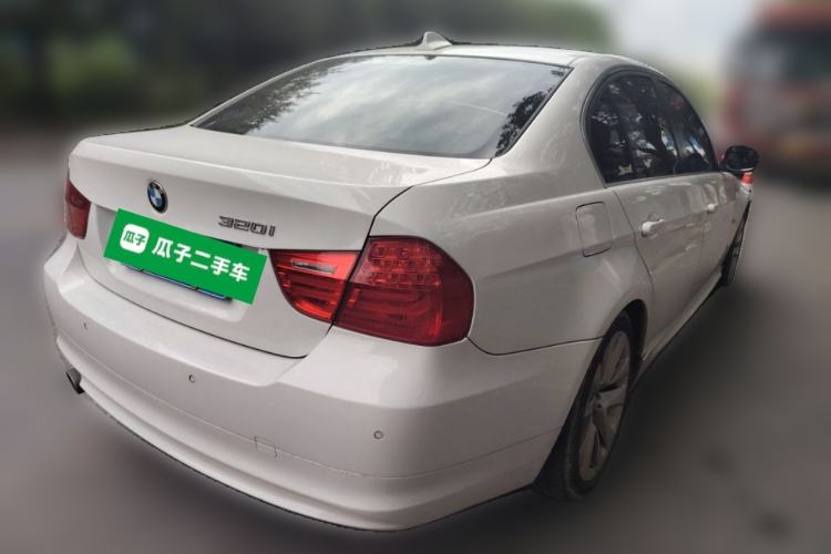 Used BMW 3 Series 2010 320i Luxury Model Rear Right 45 Deg