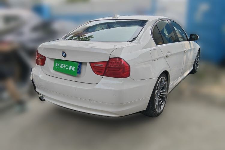 Used BMW 3 Series 2010 320i Luxury Model Rear Right 45 Deg