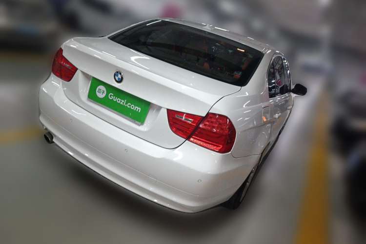 Used BMW 3 Series 2010 320i Luxury Model Rear Right 45 Deg