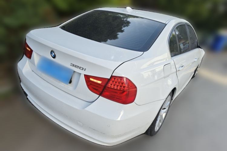 Used BMW 3 Series 2010 320i Luxury Model Rear Right 45 Deg