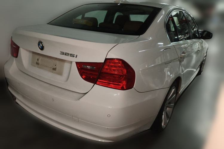 Used BMW 3 Series 2010 325i Luxury Model Rear Right 45 Deg