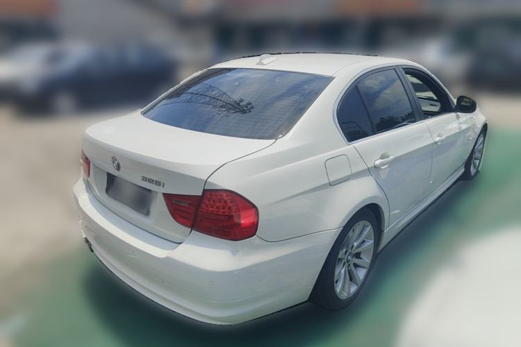 Used BMW 3 Series 2010 325i Luxury Model Rear Right 45 Deg