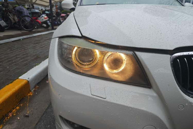 Used BMW 3 Series 2010 320i Luxury Model Right Front Headlight
