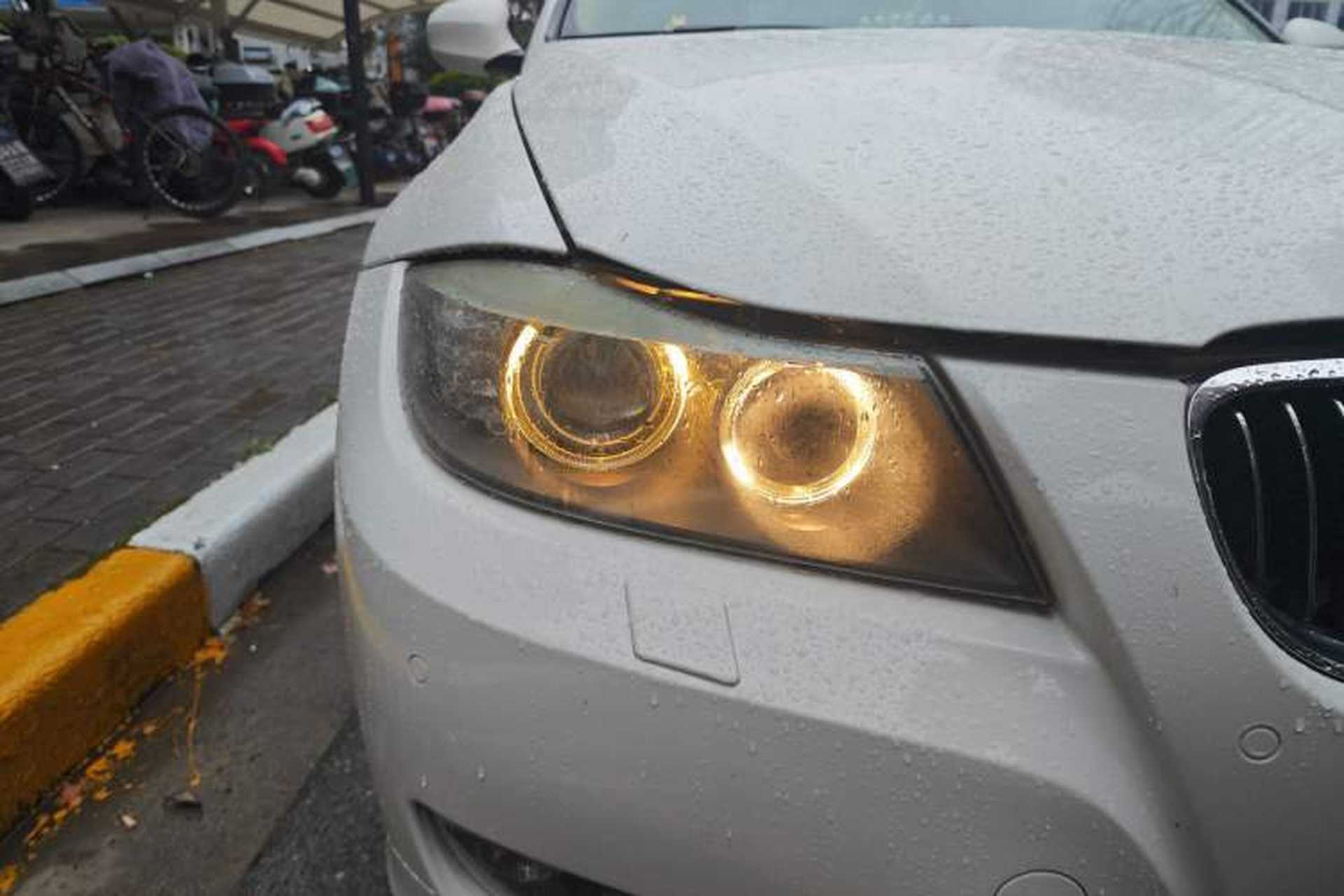 Used BMW 3 Series 2010 320i Luxury Model Right Front Headlight