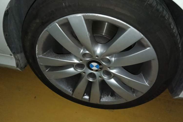 Used BMW 3 Series  Right Front Wheel Hub