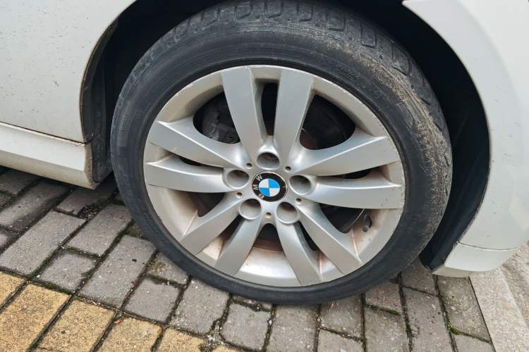 Used BMW 3 Series 2010 320i Luxury Edition Right Front Wheel Hub