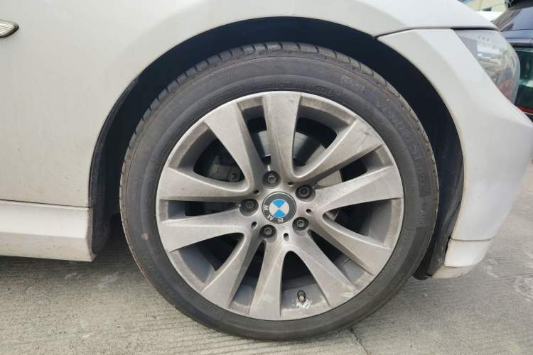 Used BMW 3 Series 2010 320i Luxury Model Right Front Wheel Hub