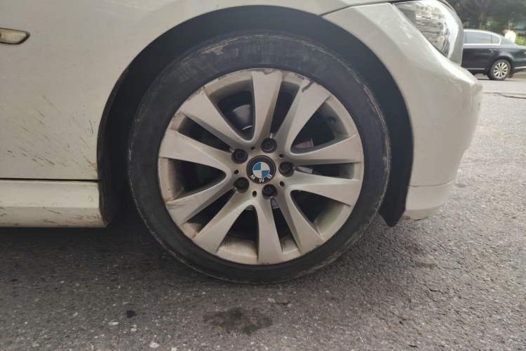 Used BMW 3 Series 2010 320i Luxury Model Right Front Wheel Hub
