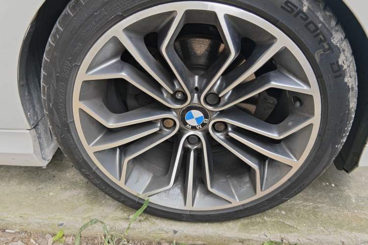 Used BMW 3 Series 2010 320i Luxury Model Right Front Wheel Hub