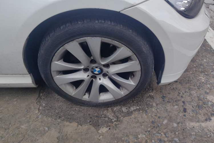 Used BMW 3 Series 2010 320i Sport Edition Right Front Wheel Hub