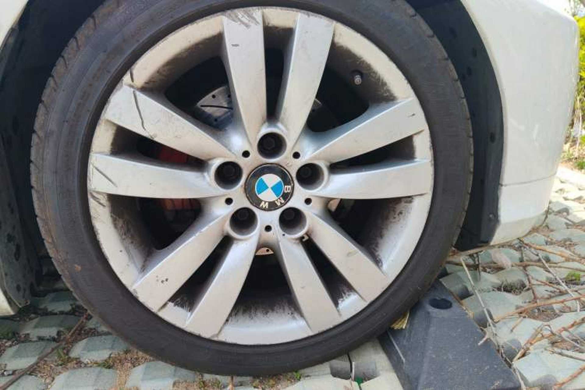Used BMW 3 Series 2010 320i Luxury Model Right Front Wheel Hub