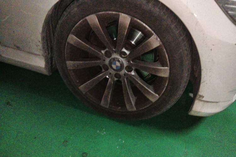 Used BMW 3 Series 2010 325i Luxury Model Right Front Wheel Hub