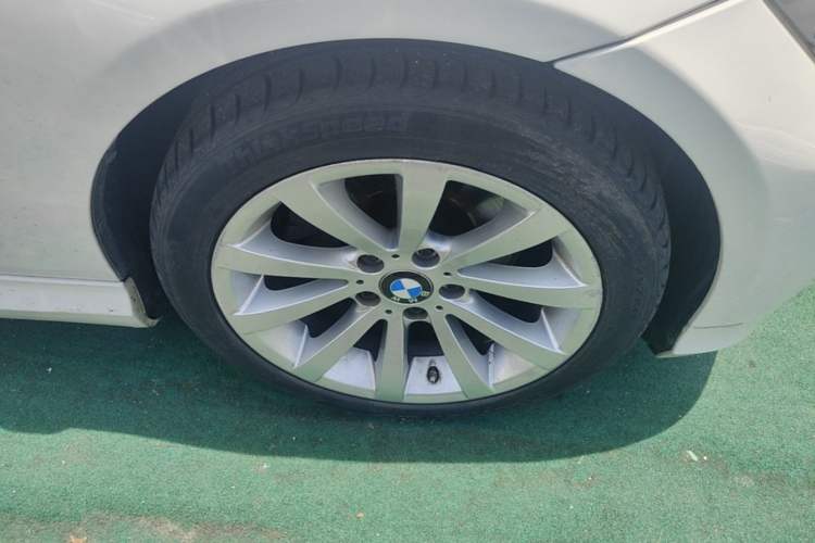 Used BMW 3 Series 2010 325i Luxury Model Right Front Wheel Hub