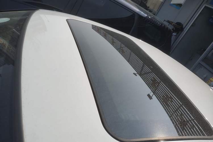 Used BMW 3 Series 2010 320i Luxury Model Roof