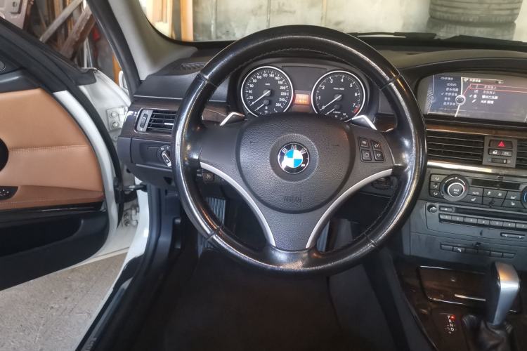 Used BMW 3 Series 2010 325i Luxury Model Steering Wheel
