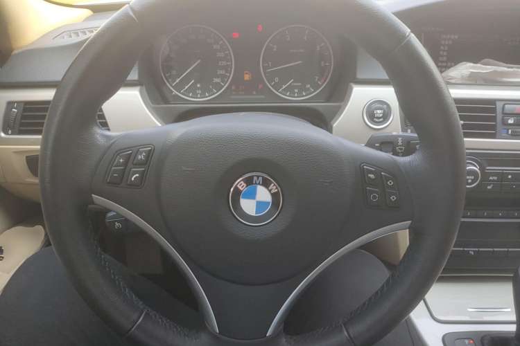 Used BMW 3 Series 2010 320i Luxury Model Steering Wheel