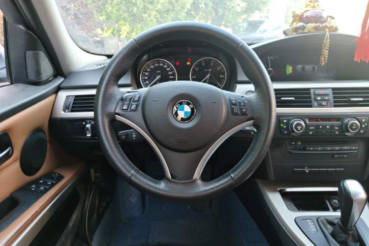 Used BMW 3 Series 2010 320i Luxury Model Steering Wheel