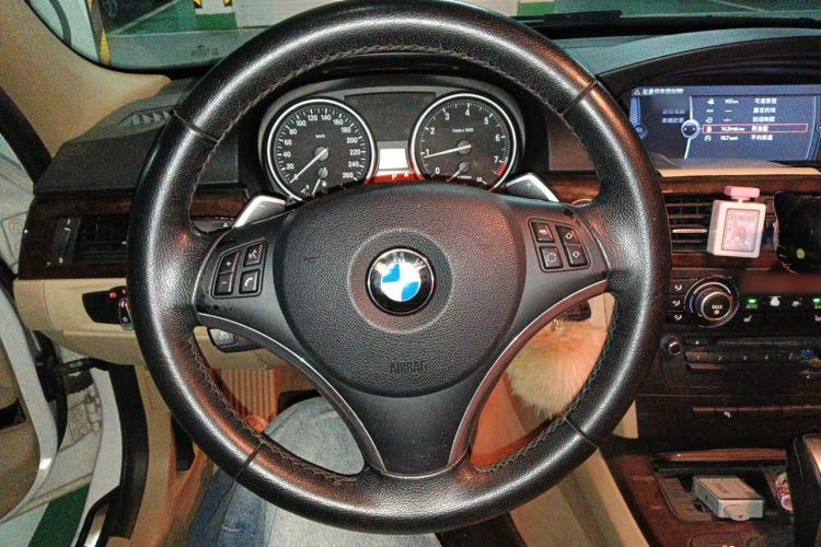 Used BMW 3 Series 2010 325i Luxury Model Steering Wheel