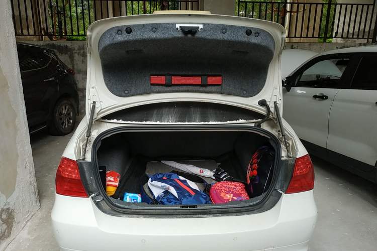 Used BMW 3 Series 2010 318i Leading Model Trunk