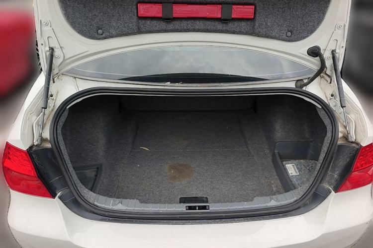 Used BMW 3 Series 2010 320i Luxury Model Trunk