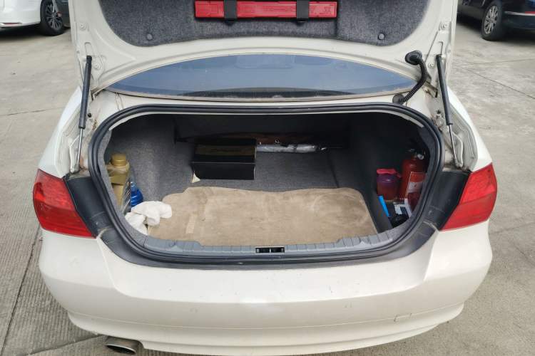 Used BMW 3 Series 2010 320i Luxury Model Trunk