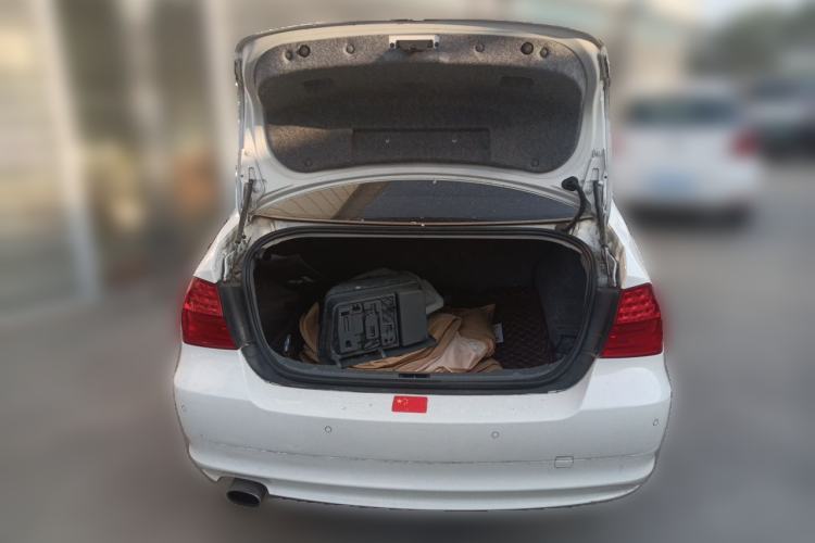 Used BMW 3 Series 2010 320i Luxury Edition Trunk
