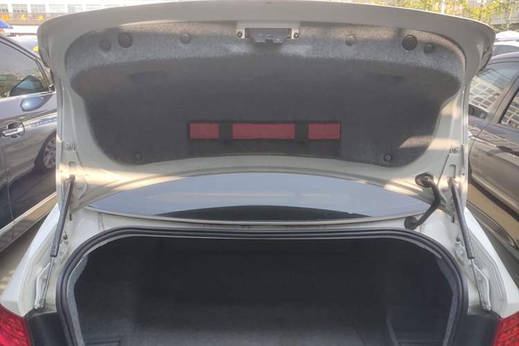 Used BMW 3 Series 2010 320i Luxury Model Trunk