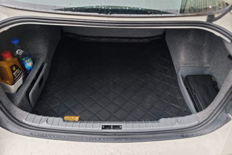 Used BMW 3 Series 2010 320i Sport Edition Trunk