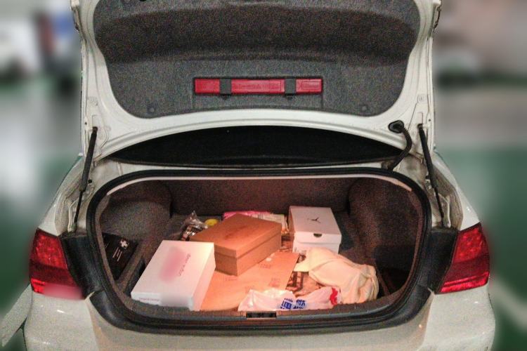 Used BMW 3 Series 2010 325i Luxury Model Trunk