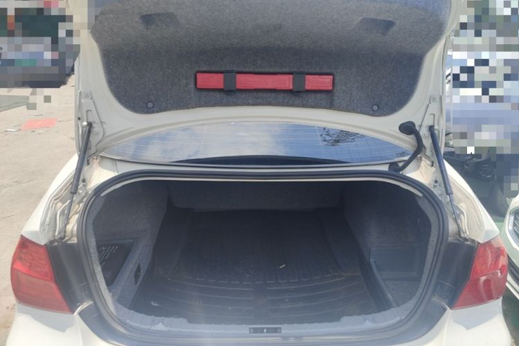 Used BMW 3 Series 2010 325i Luxury Model Trunk