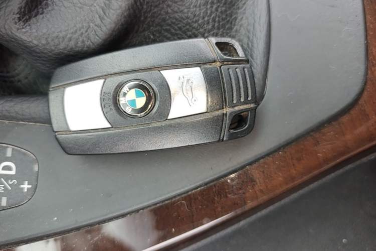Used BMW 3 Series 2010 320i Luxury Model Vehicle Key