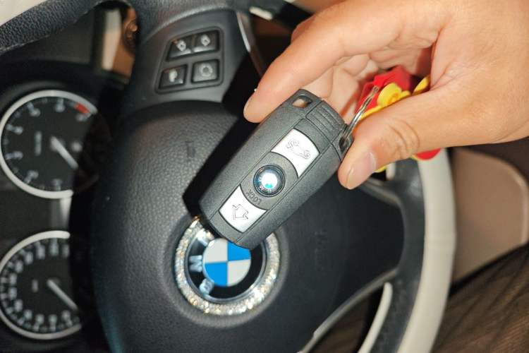 Used BMW 3 Series 2010 320i Luxury Model Vehicle Key