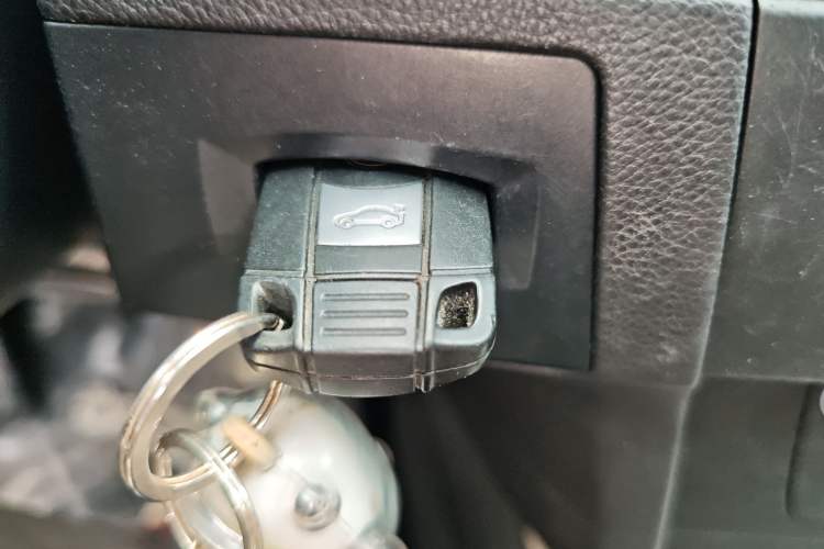 Used BMW 3 Series 2010 320i Luxury Edition Vehicle Key