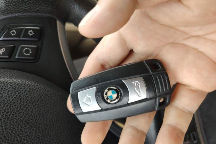 Used BMW 3 Series 2010 320i Luxury Model Vehicle Key