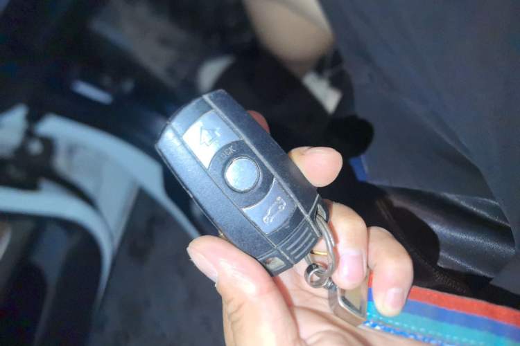 Used BMW 3 Series 2010 320i Luxury Model Vehicle Key