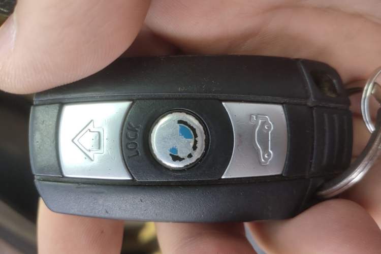 Used BMW 3 Series 2010 320i Luxury Model Vehicle Key