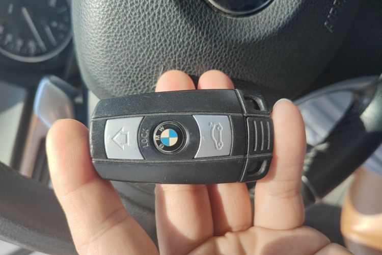 Used BMW 3 Series 2010 325i Luxury Model Vehicle Key