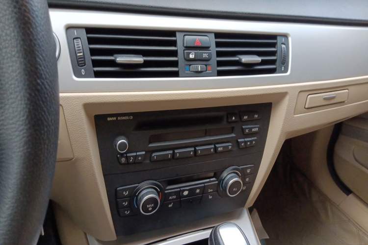 Used BMW 3 Series 2010 318i Leading Model Audio And AC Panel